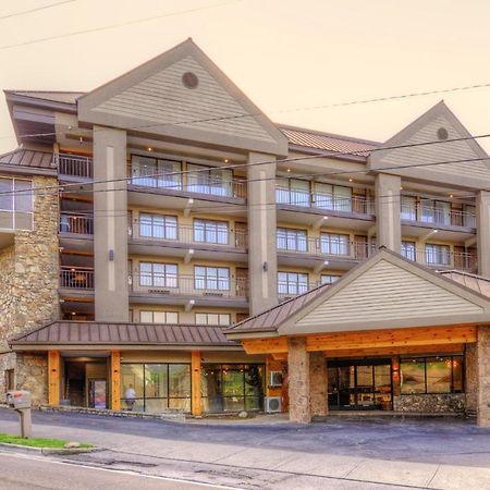 Clarion Pointe Downtown Gatlinburg Hotel Exterior photo