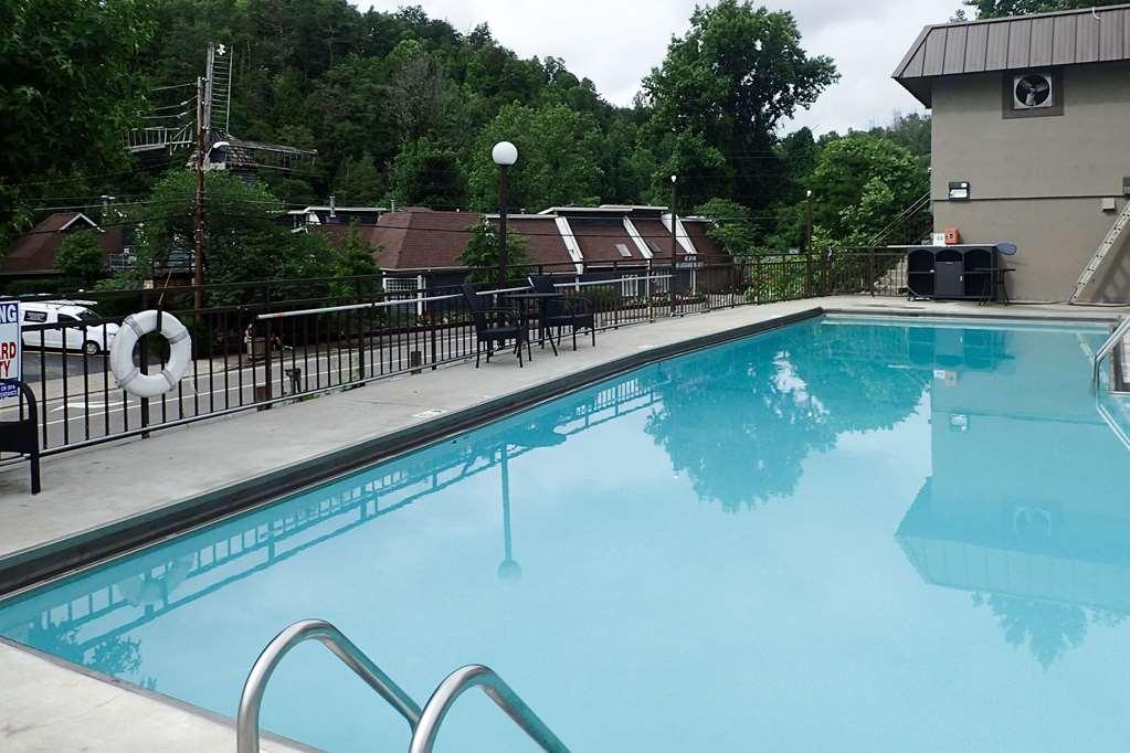 Clarion Pointe Downtown Gatlinburg Hotel Facilities photo