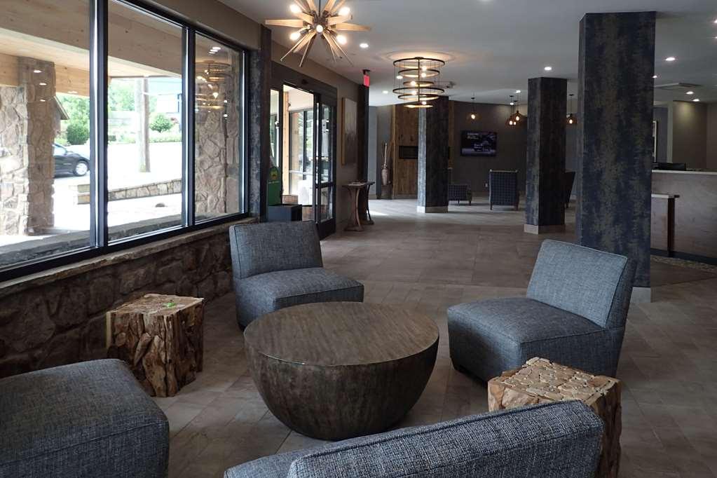 Clarion Pointe Downtown Gatlinburg Hotel Interior photo