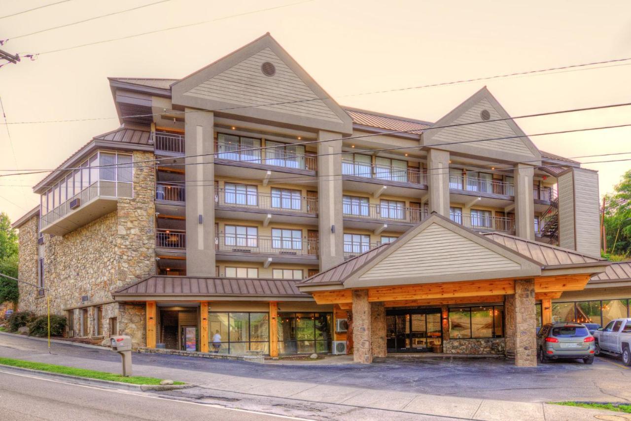 Clarion Pointe Downtown Gatlinburg Hotel Exterior photo