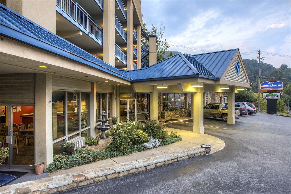 Clarion Pointe Downtown Gatlinburg Hotel Exterior photo