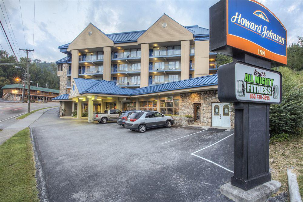 Clarion Pointe Downtown Gatlinburg Hotel Exterior photo